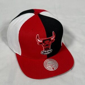 Mitchell & Ness Kids Bulls Cap - Red, Black, White Basketball